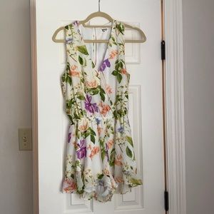 Show me your mumu ruffle romper size small.